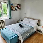 Spare Room In Peaceful Neighbourhood Near The Centre Of London