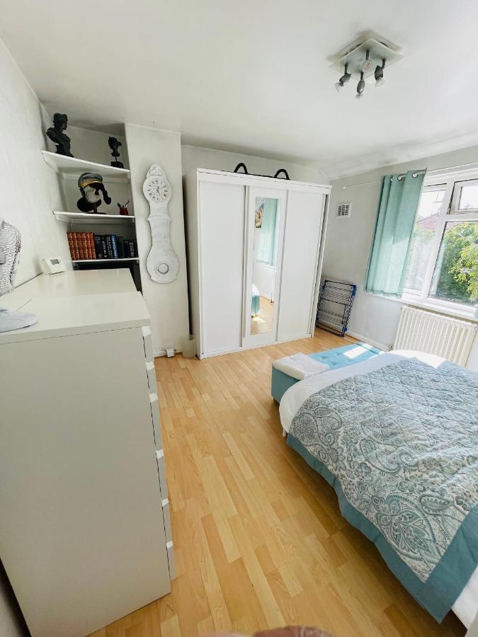 Spare In Peaceful Neighbourhood Near The Centre Of