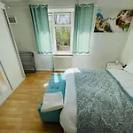 Spare Room In Peaceful Neighbourhood Near The Centre Of London