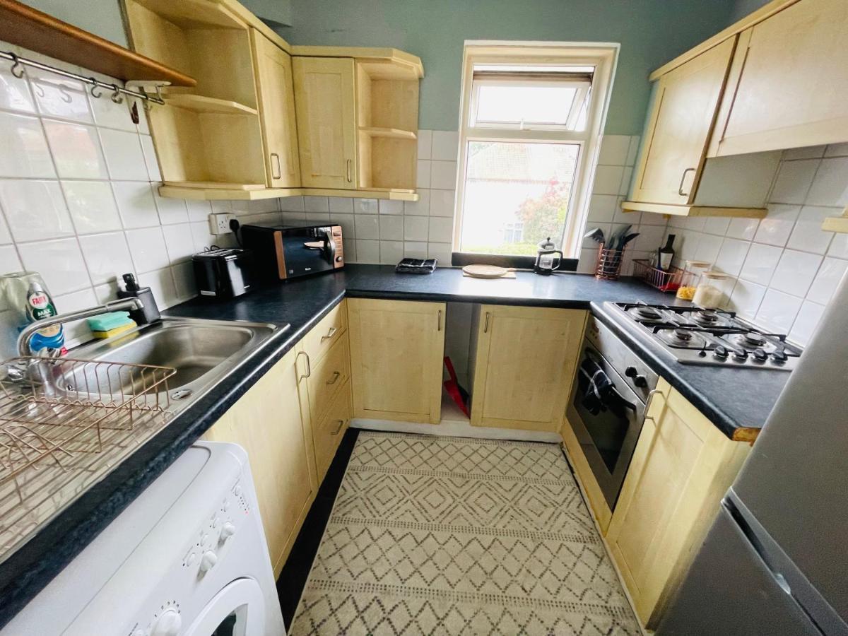 Spare In Peaceful Neighbourhood Near The Centre Of